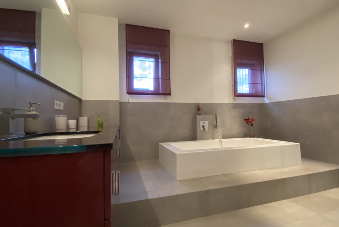 Maison unifamiliale à Fentange – ±240 m² – Libre de trois côtés