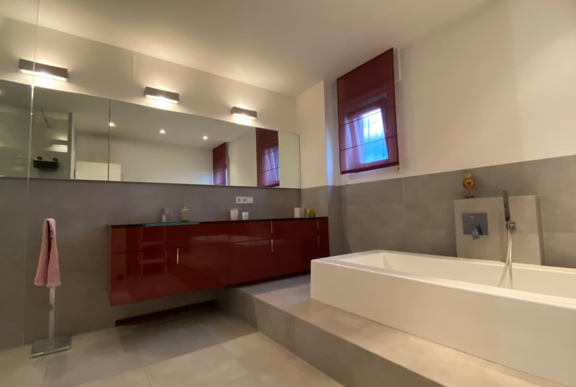 Maison unifamiliale à Fentange – ±240 m² – Libre de trois côtés